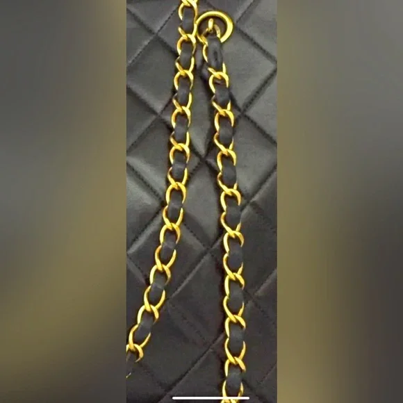 Chanel Black lambskin leather large Quilted Shoulder Bag with 24k Gold ptd Chain - Picture 14 of 16